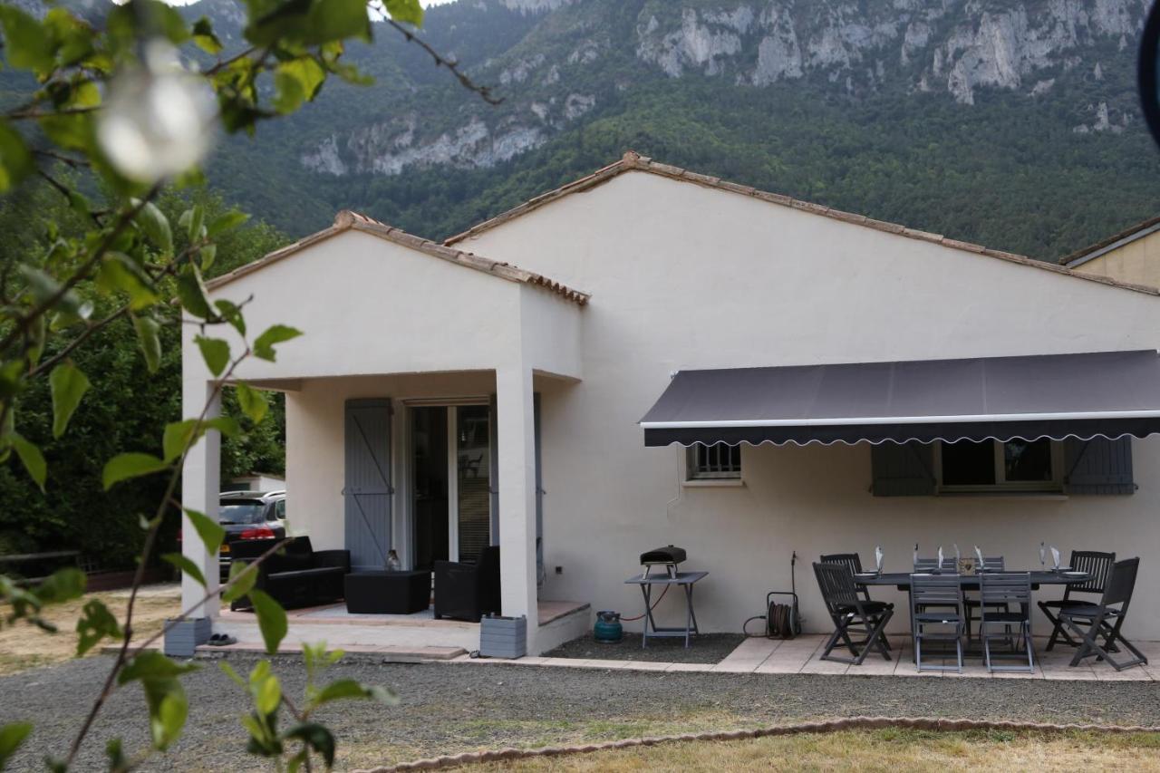 Private Riverside Villa With Breathtaking Views Axat Extérieur photo